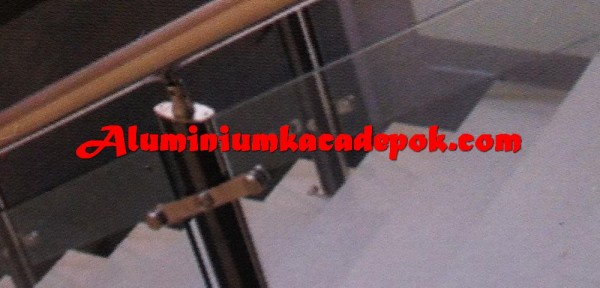 Railing tangga kaca stainless stell