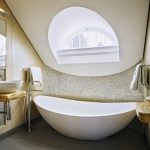 desain kamar mandi di dalam kamar tidur