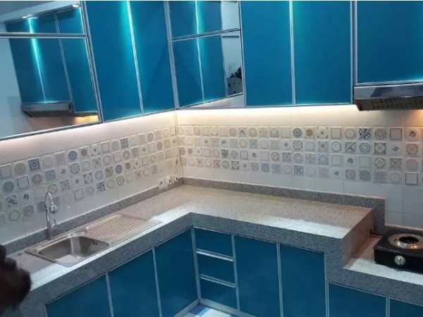kitchen set aluminium warna biru